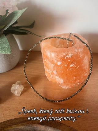 Tento jedinečný náhrdelník je tvořen z pyritu, minerálu známého jako kámen hojnosti a prosperity. Pyrit je po staletí...